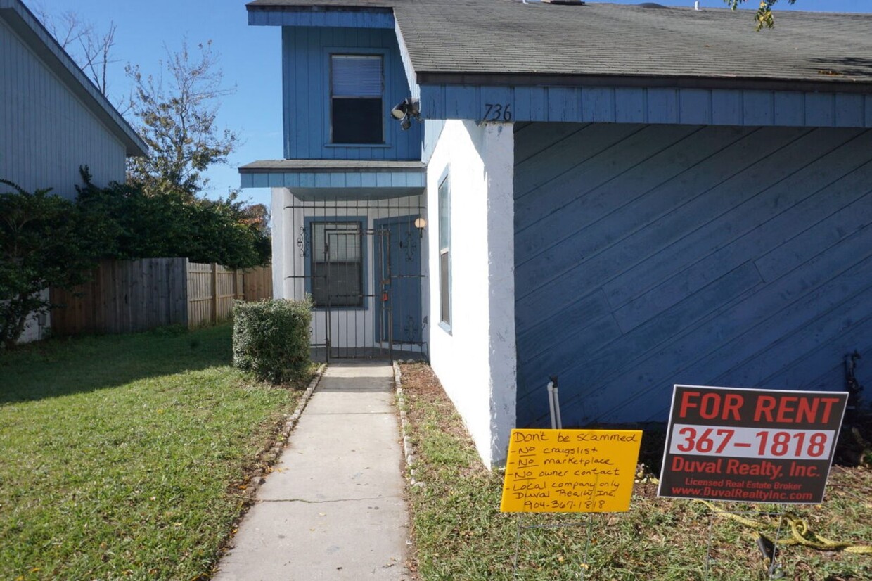 Foto principal - 3 Bedroom/2 Bathroom Townhome