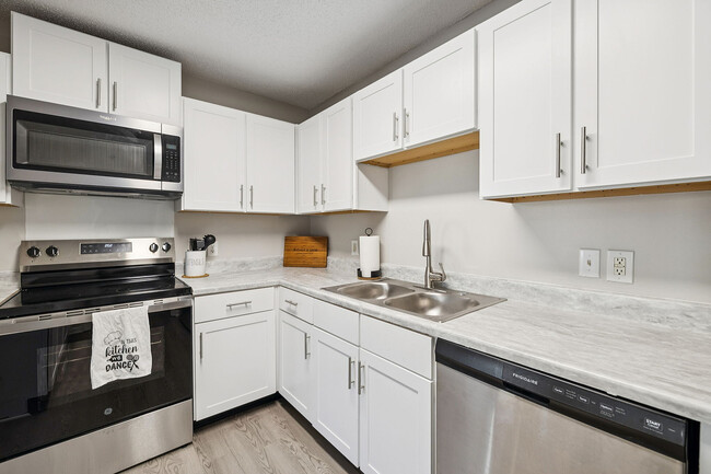 Ample storage - The Overlook at Ashland