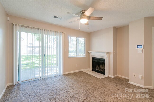 Building Photo - 2539 Stockbridge Dr