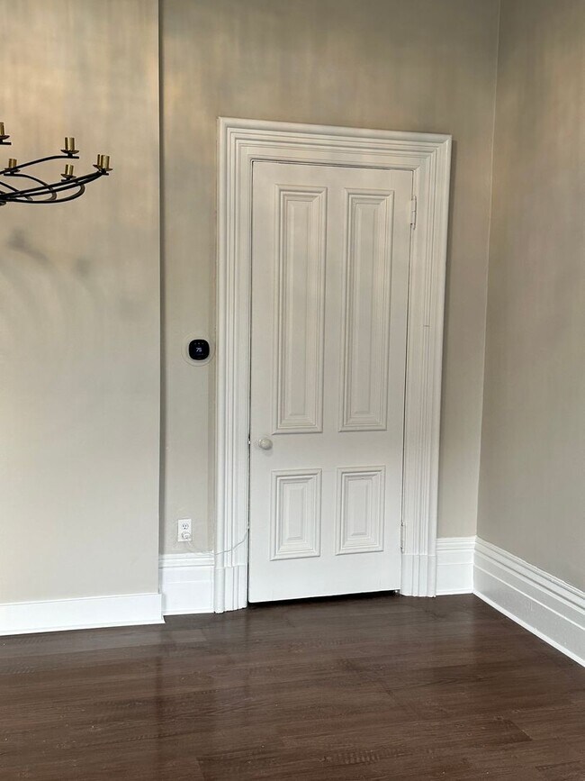 Building Photo - Spacious 3BR/2BA Luxury Close to OSF