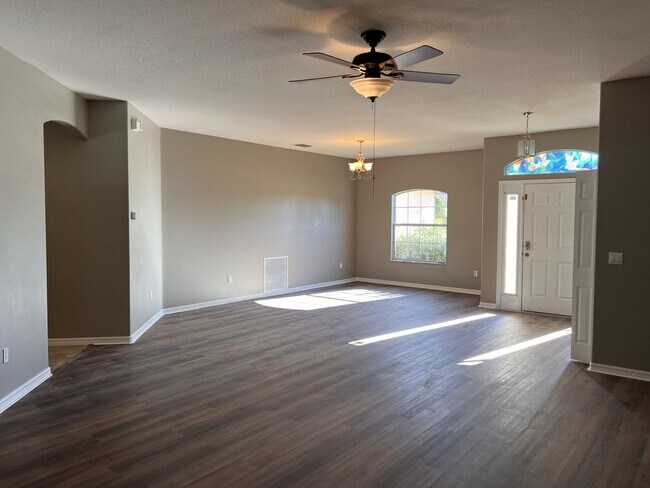 Building Photo - Gorgeous 3/2/2 Pool Home