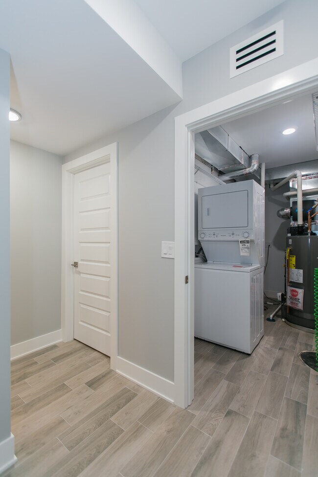 In Unit Washer/Dryer - 1743 W Barry Ave