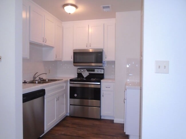 Building Photo - 6812 N Half Moon Dr