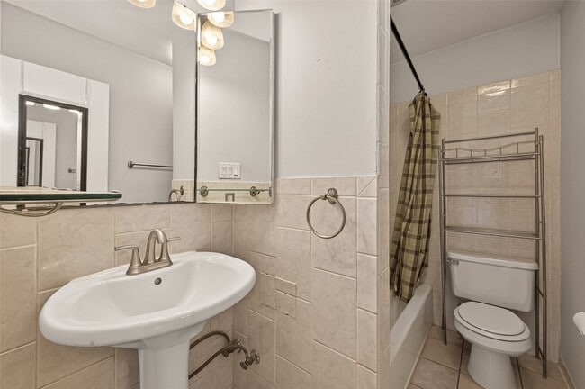 Building Photo - 9029 Gaylord Dr