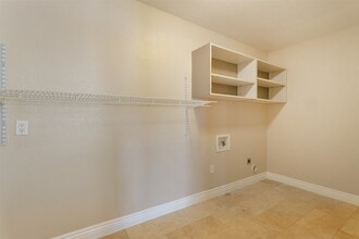 Building Photo - 2098 Harland Dr
