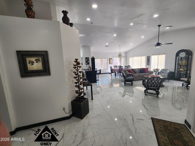 Foto del edificio - 14813 W Verde Ln