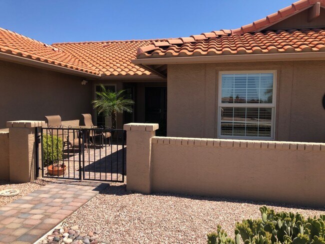 Building Photo - Welcome to this lovely golf course view ho...