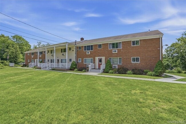 Building Photo - 90 Osborne Hill Rd