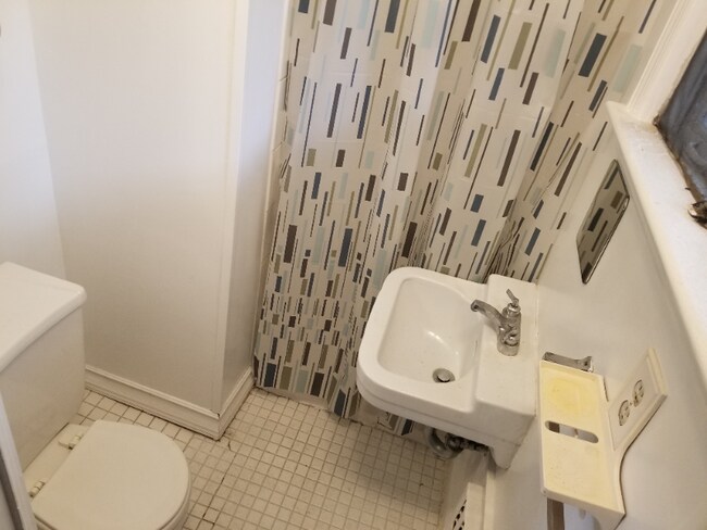 Foto del edificio - 126 Plainview Rd