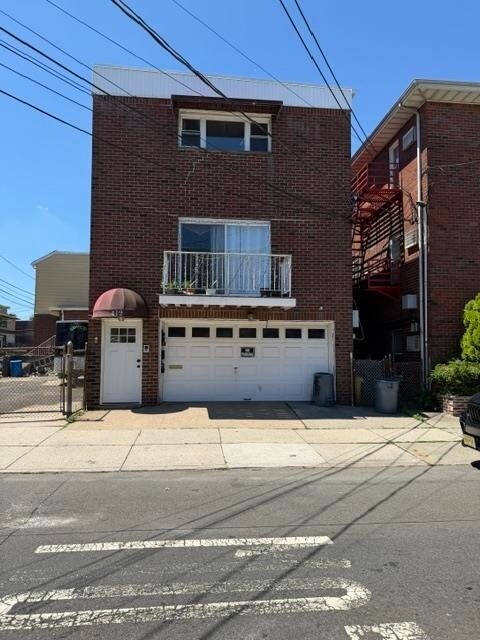Building Photo - 412 Walker St