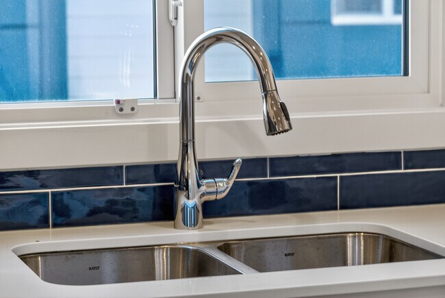 Photo du bâtiment - 7047 Fane Rd