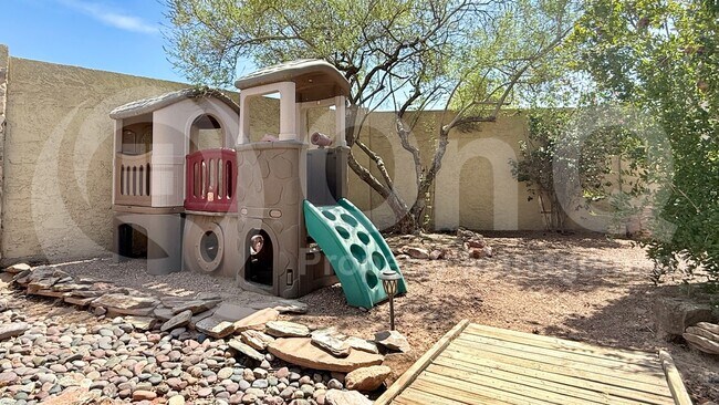 Foto del edificio - 3821 S Kenwood Ln