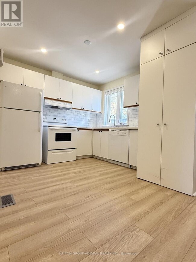 Building Photo - 61 Parkside Dr