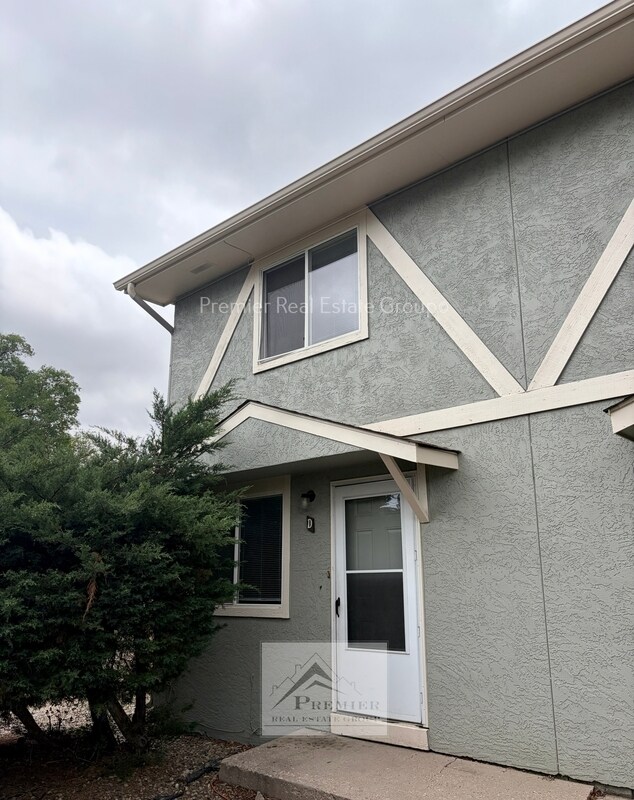Building Photo - 1751 Shenandoah Dr