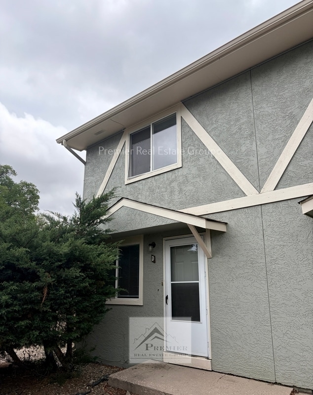 Building Photo - 1751 Shenandoah Dr
