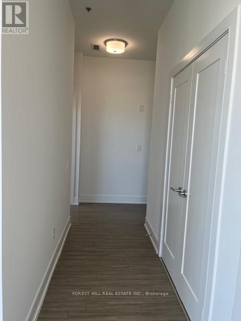 Building Photo - 310 Tweedsmuir Ave