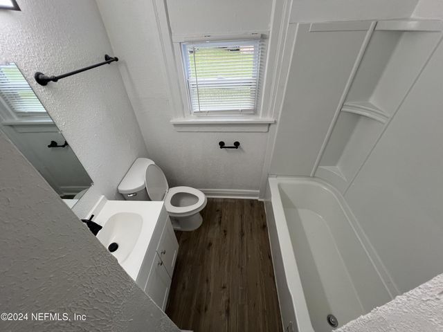 Foto del edificio - 451 Long Branch Blvd