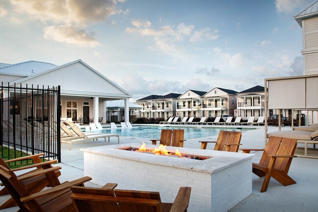 Building Photo - The Cottage Green Baytown