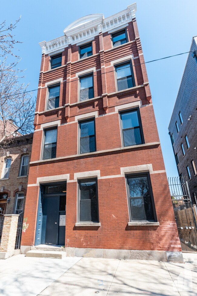 Building Photo - 1629 N Burling St