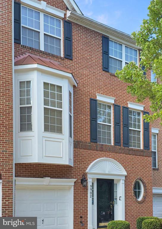 Building Photo - 9902 Woodview Dr