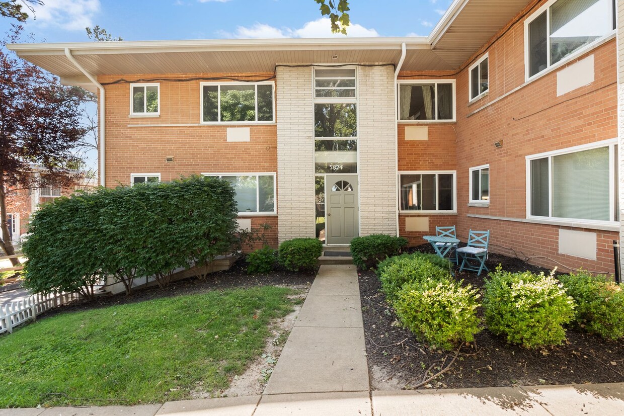 Primary Photo - 7874 - 7880 S Big Bend Blvd