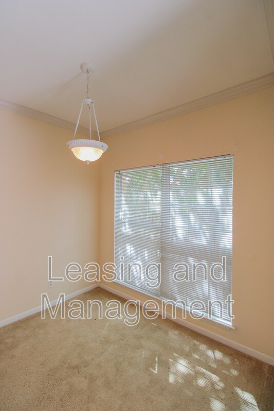 Foto del edificio - 700 Daniel Ellis Dr