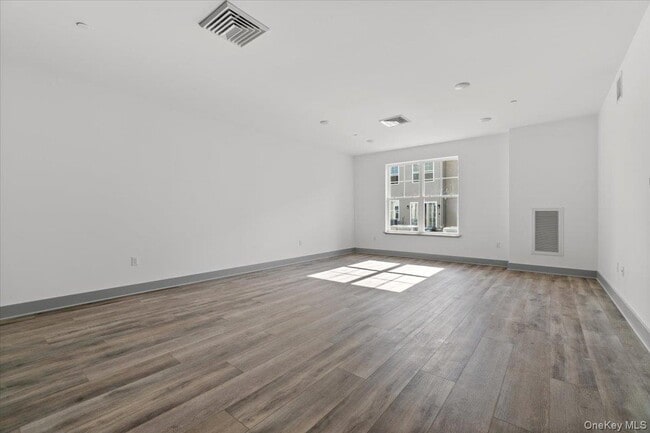 Foto del edificio - 75 Forester Ave