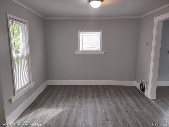 Building Photo - 119 Ferris St