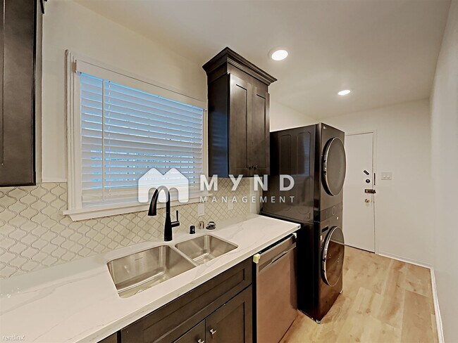 Building Photo - 2 br, 1 bath House - 3776 Harrison St