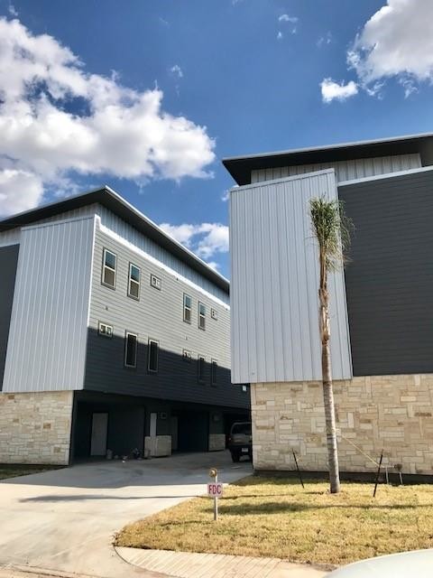 Building Photo - 2706 Hackberry