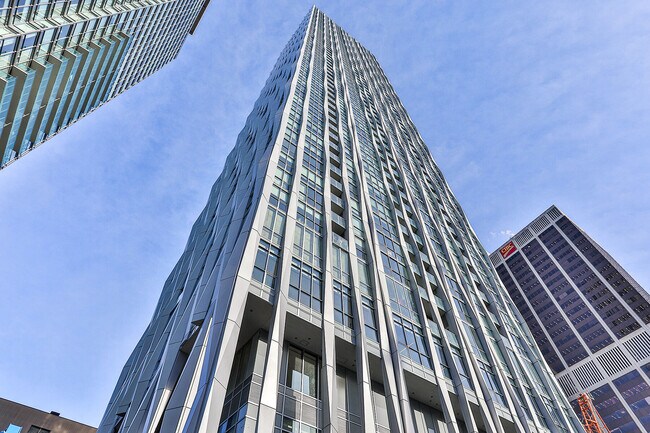 Photo du bâtiment - 1 Yorkville Ave