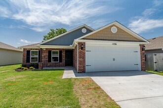 Building Photo - 1236 S Kingfisher Ln