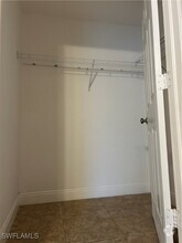 Building Photo - 529 NE 24th Pl