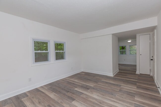 Building Photo - 2 Bed/1 Bath Trailer in Berkeley Springs
