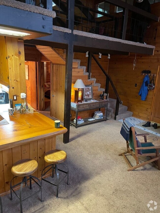 Building Photo - 24027 Lakeview Dr