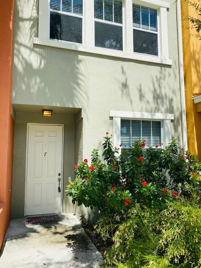 Building Photo - 833 Millbrae Ct