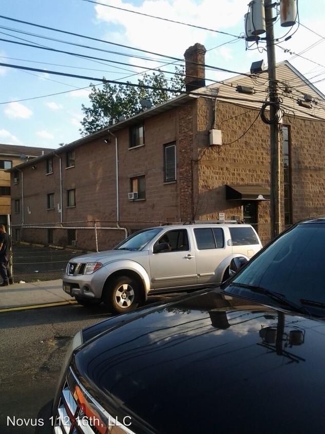 Primary Photo - 112 16th Ave