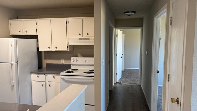 Building Photo - 525 Lilac Ln