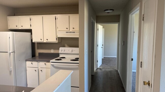 Building Photo - 525 Lilac Ln