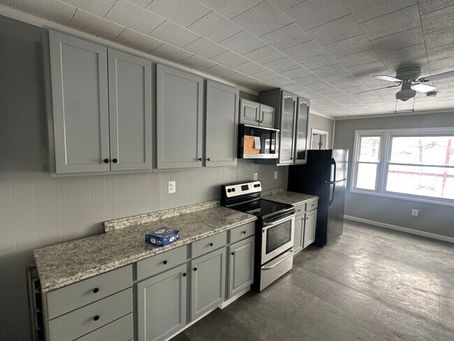 Building Photo - 7347 Waldman Ave