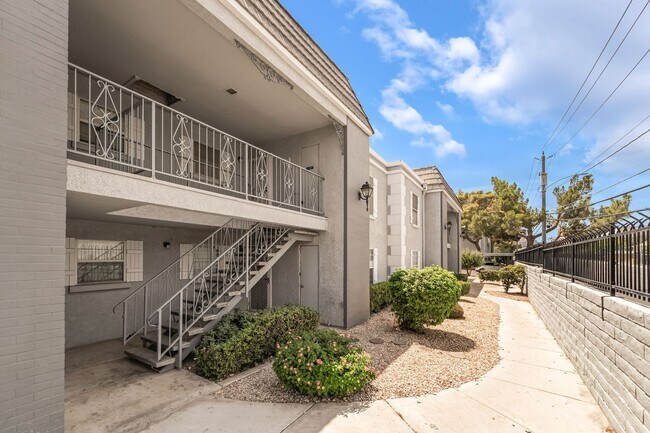 Foto del edificio - 2 Bedroom, 2 Bathroom Condo unit in a Gate...