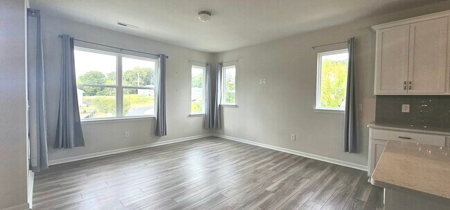 Área de sala, comedor y cocina. - 904 Kinsey Aly