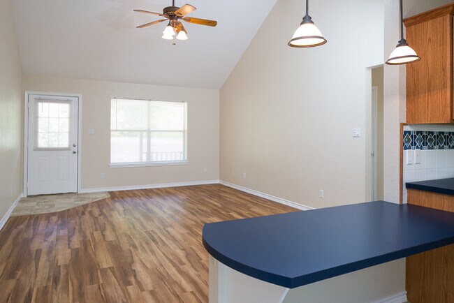 Foto del edificio - UPDATED - 3 BEDROOM / 2 BATH TAHITIAN VILL...
