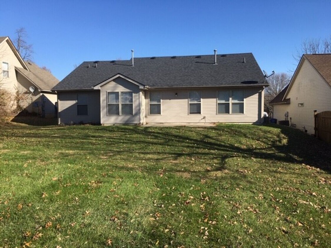 Building Photo - 2224 Kenwood Dr