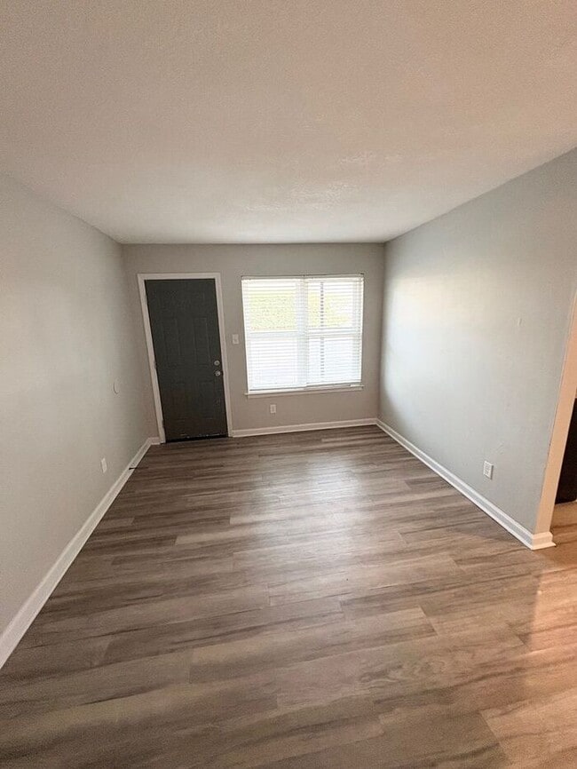 Foto del edificio - LIVE AT THE DEN THIS WINTER — FREE RENT + $995 SPECIAL