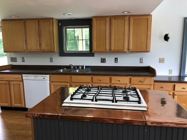 Foto del edificio - 86 Breezy Hill Rd