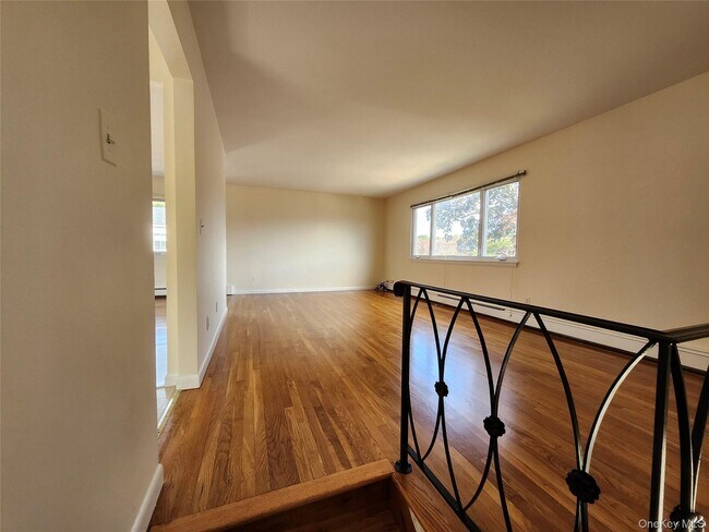 Foto del edificio - 33 Graywood Rd