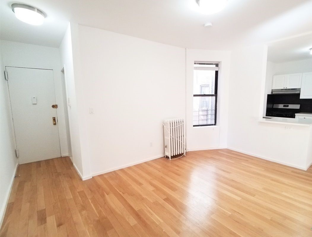 Primary Photo - 240 Bainbridge St