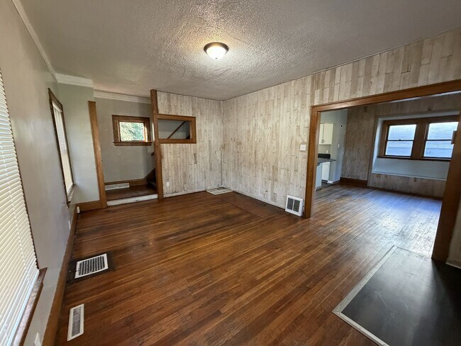 Building Photo - 1351 Berdan Ave