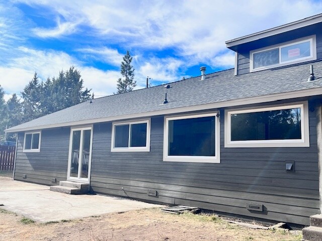 Foto del edificio - 600 NE 12th St